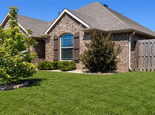 2909 S 4th St, Rogers, AR 72758
