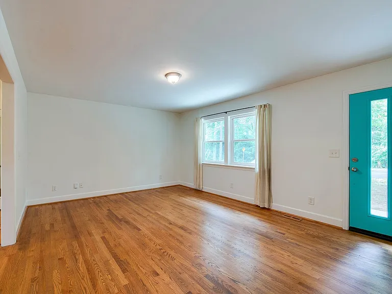 5646 Oak Dr — Photo 8