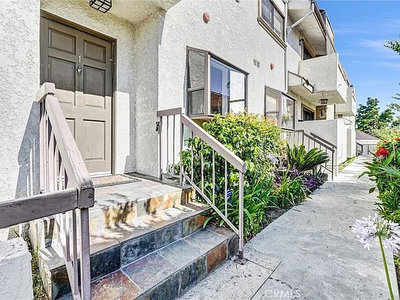 3rd image of 19620 Sherman Way Unit 1