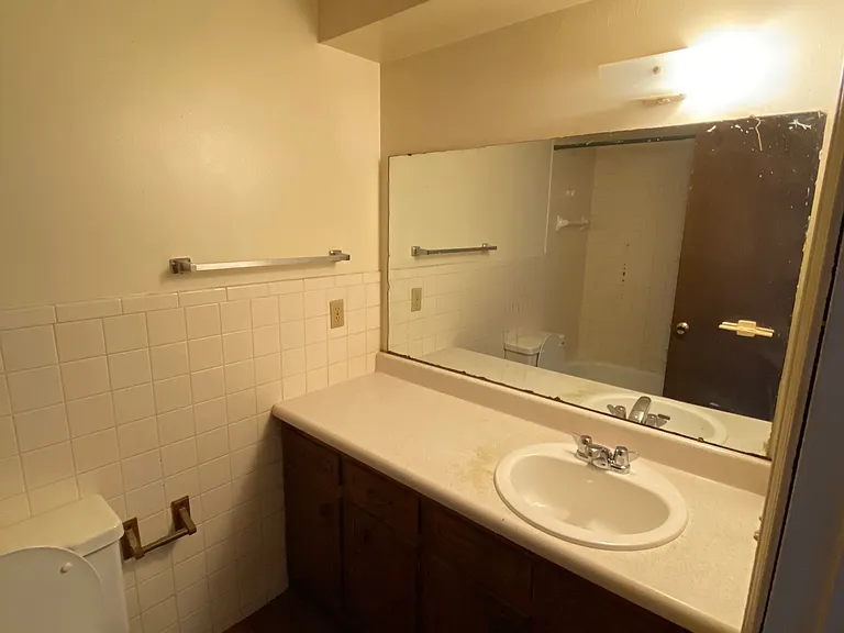 220 SW 34th St #9 — Photo 11