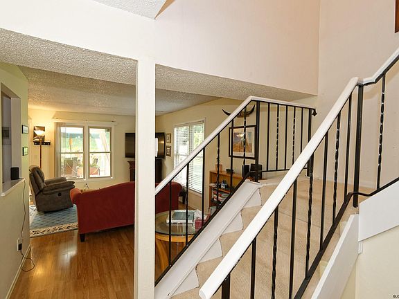 5th image of 14 Cromwell Dr
