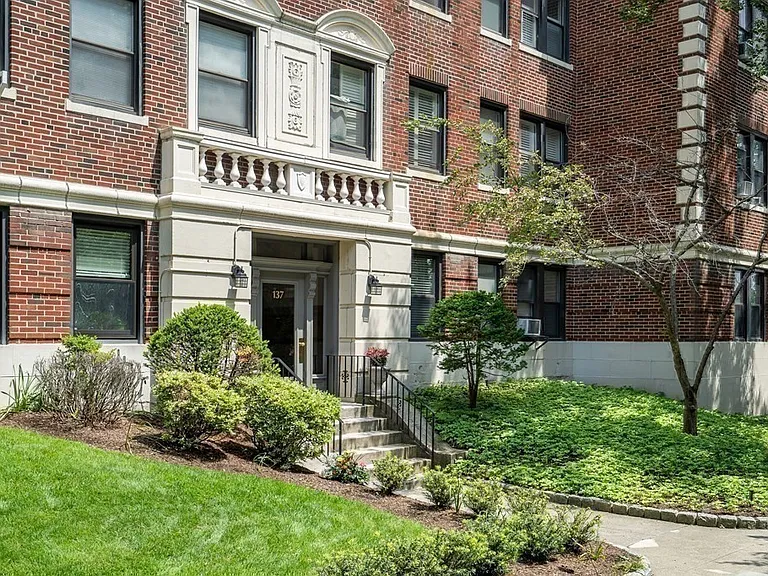 137 Englewood Ave #5 — Photo 28