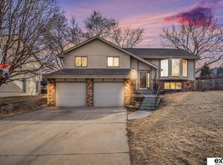 903 E Cary St, Papillion, NE 68046