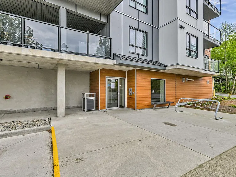 2338 Island Hwy S — Photo 7