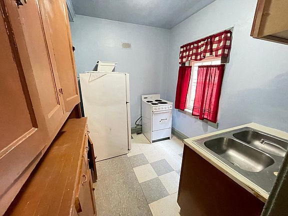 3rd image of 2408 W Capitol Dr #1