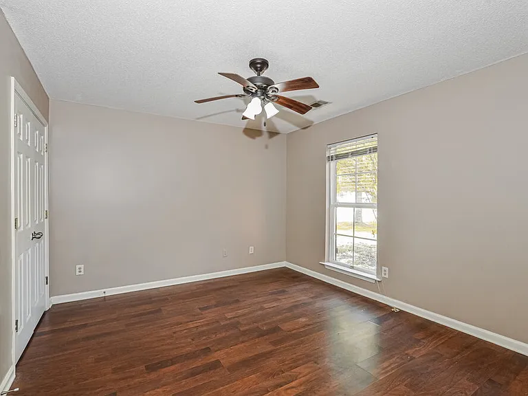 4064 Sidlehill Dr — Photo 14