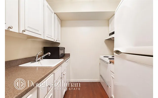 Rented by Douglas Elliman | media 3