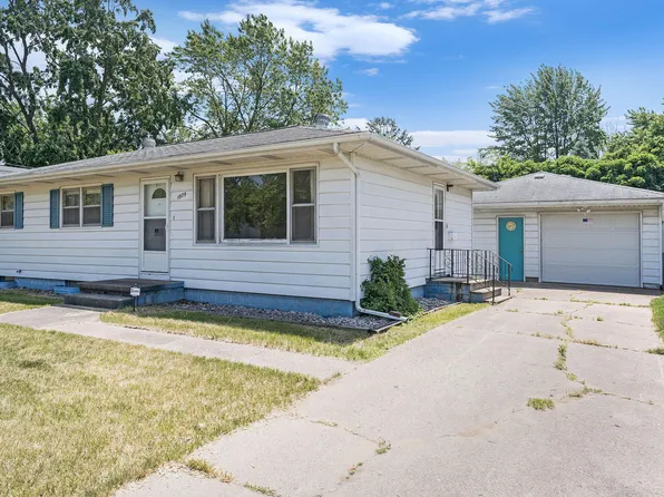 1975 Southwood Ave, Muskegon, MI 49441