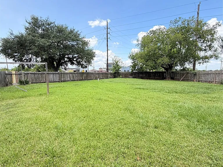 7402 Alegria Dr — Photo 25