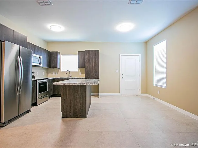 120 W Diamond Ave #3 — Photo 4