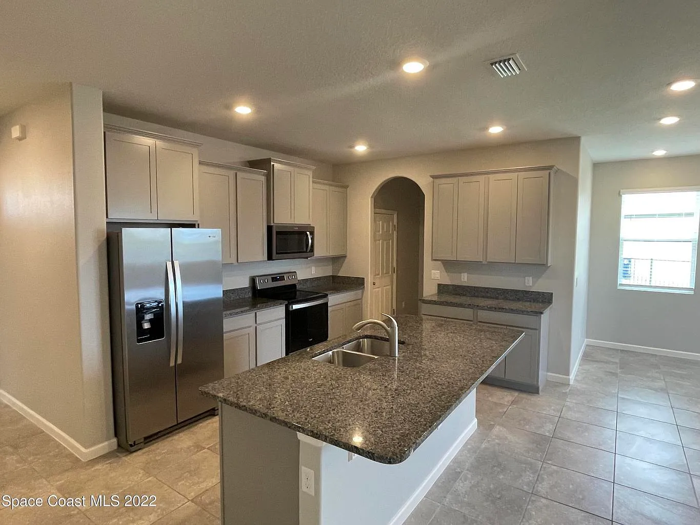 4 bed, 2524 sqft, $3,100 — Photo 4