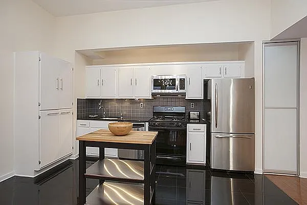 Rented by Apartment Luxe Realty Group, Inc | media 23