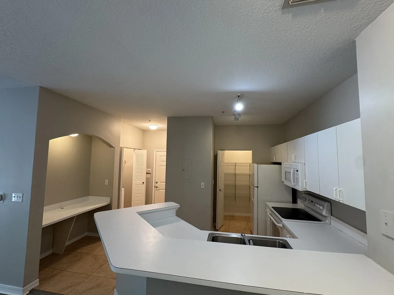 2 bed, 2.0 bath, 1181 sqft, $1,650 — Photo 2
