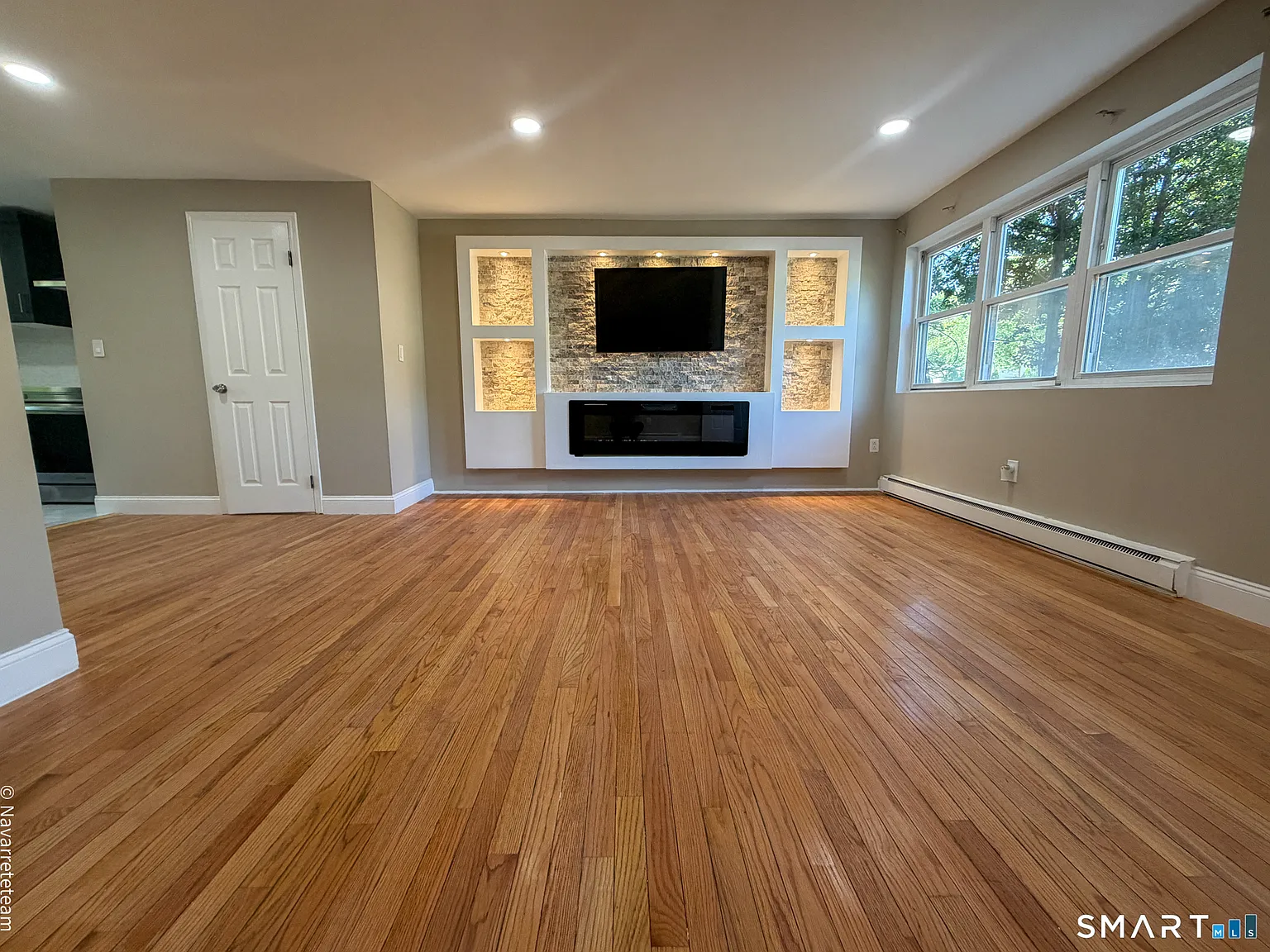 3 bed, 2.5 bath, 2200 sqft, $3,700 — Photo 4