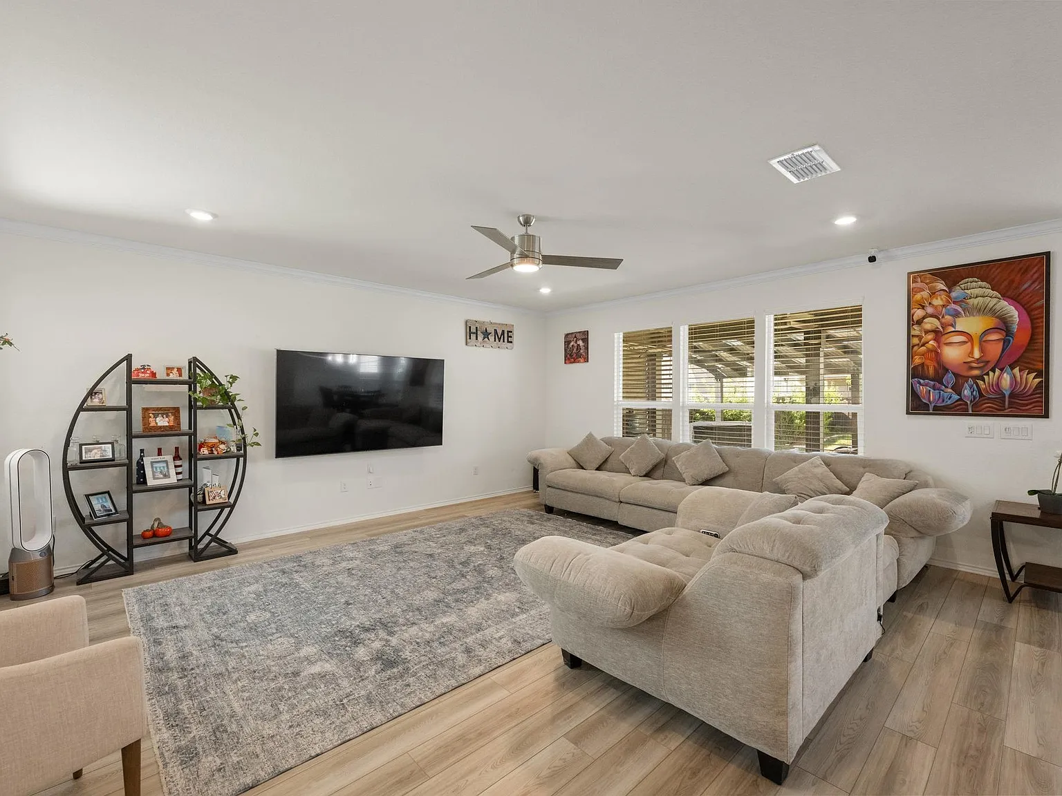 5 bed, 3.0 bath, 3473 sqft, $3,600 — Photo 4