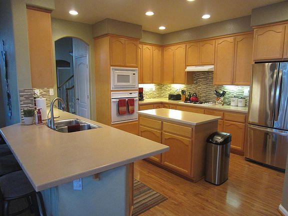 Kitchen (New Microwave and New Cooktop not shown)