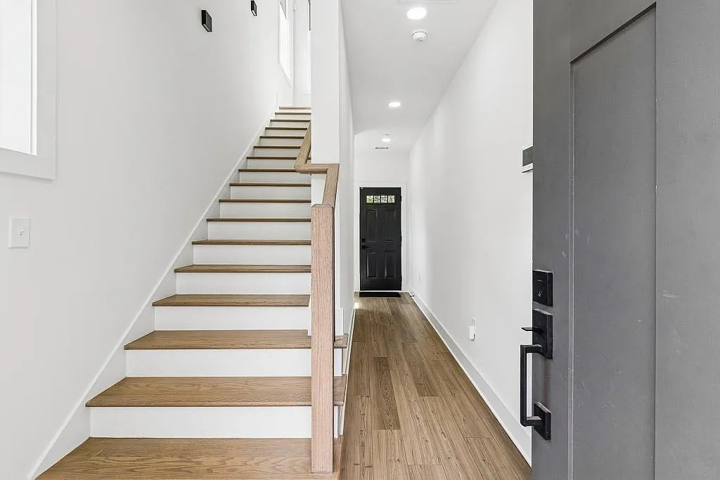 3 bed, 3.5 bath, 2254 sqft, $3,500 — Photo 3