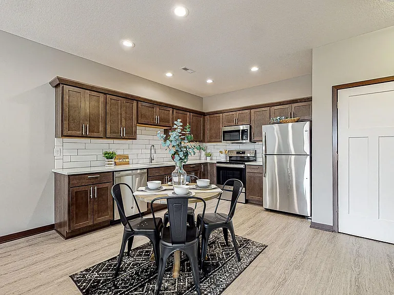 1049 NW Victoria Ln — Photo 9