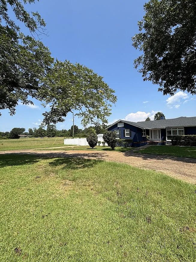 4 bed, 3.0 bath, 3497 sqft, $2,600 — Photo 2
