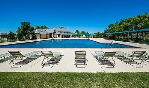 4 bed, 2115 sqft, $3,200 — Photo 2