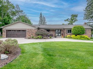 7488 Driftwood Dr, Fenton, MI