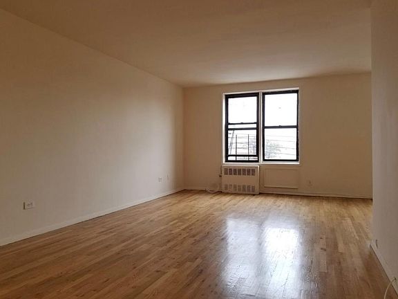 3rd image of 2355 Randell Ave #2B