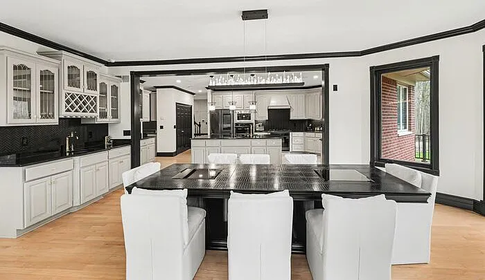 6986 Montgomery Dr — Photo 12