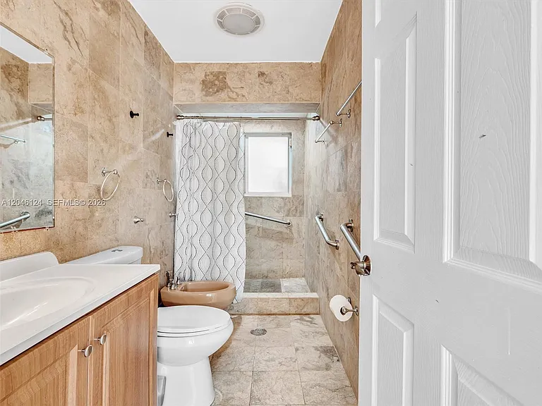 5801 NW 113th Ter — Photo 13
