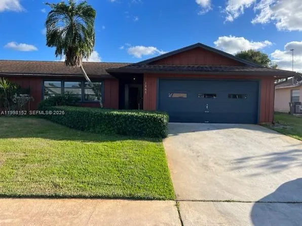 1267 Scottsdale Rd S, West Palm Beach, FL 33417