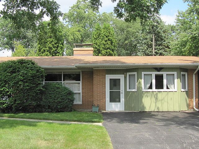 2nd image of 25W250 Armbrust Ave