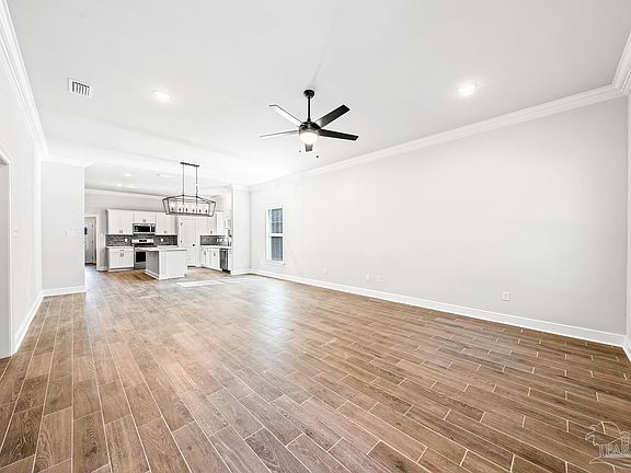 2nd image of 4865 Bonneville St #8