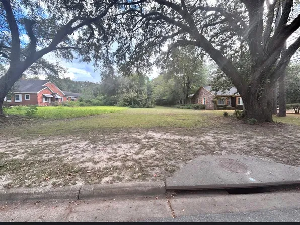 828 Whitney Ave, Albany, GA 31701