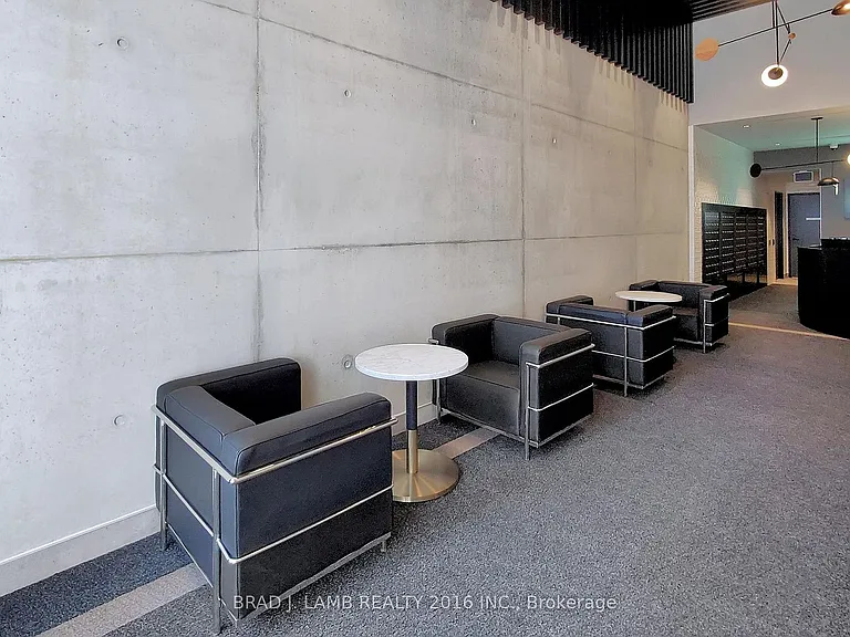 284 King St E — Photo 26