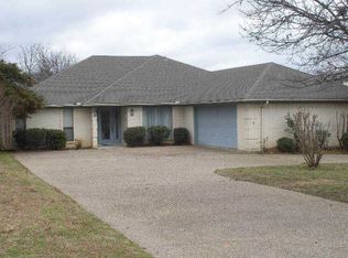 307 Navajo Trl, Lake Kiowa, TX 76240