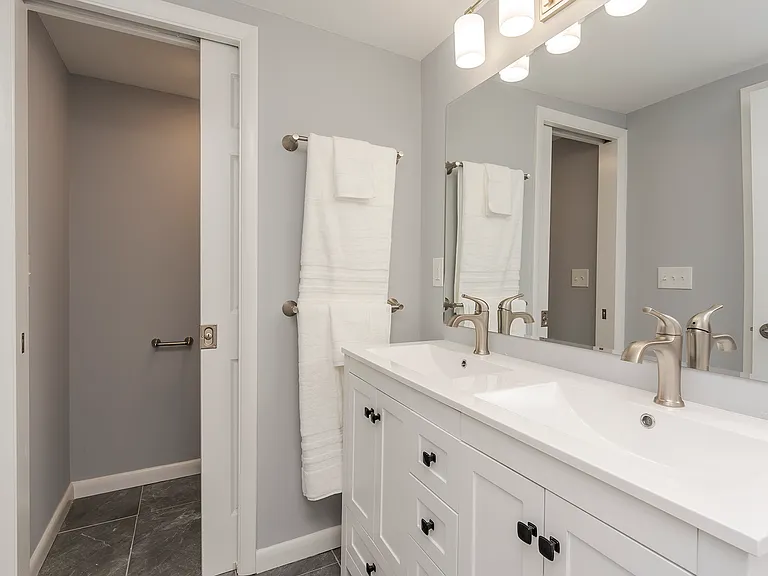 1022 Della Dr — Photo 24