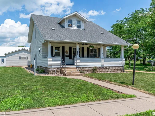 404 Market St, Delmar, IA 52037