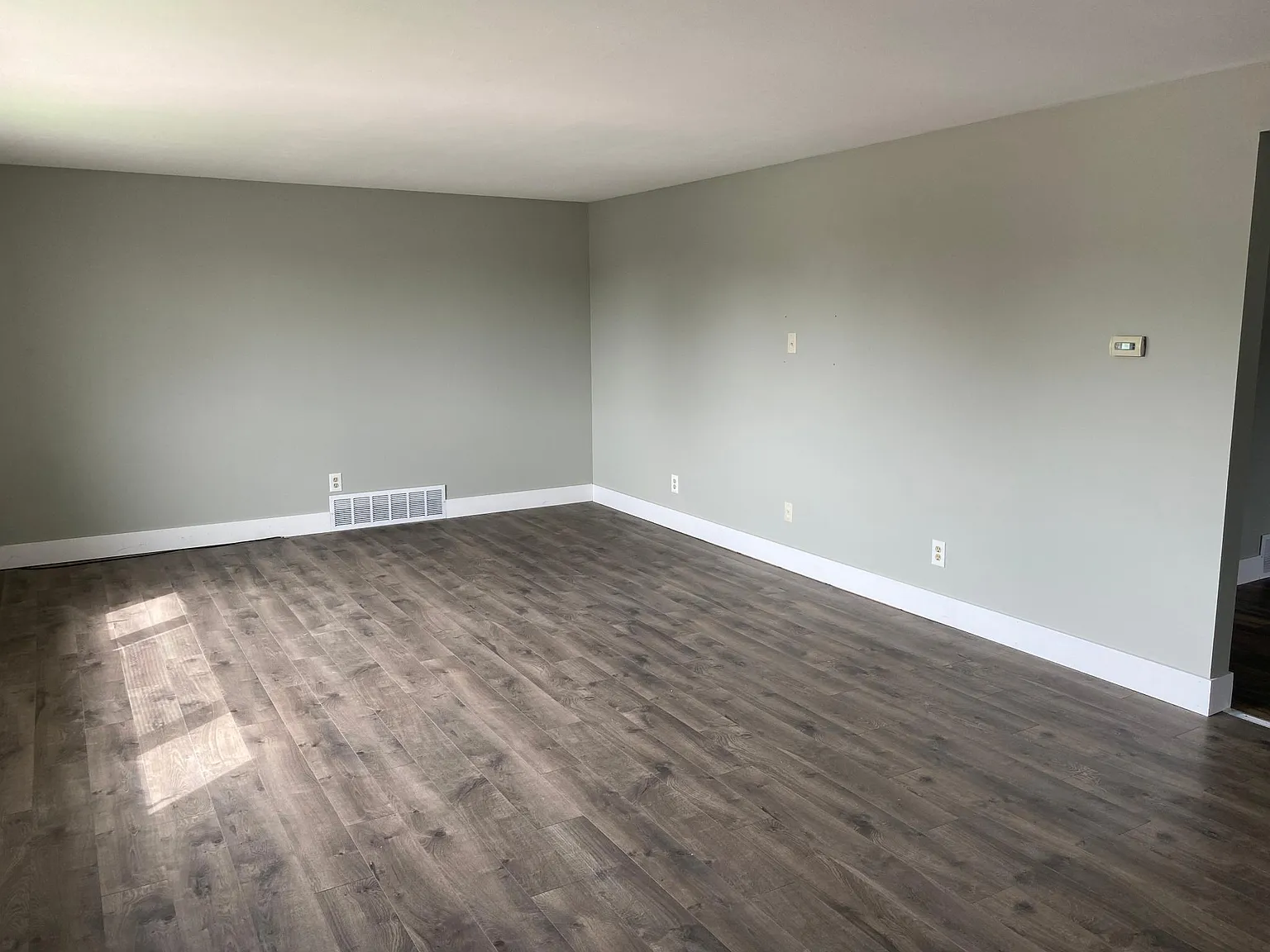 3 bed, 1100 sqft, $1,650 — Photo 3