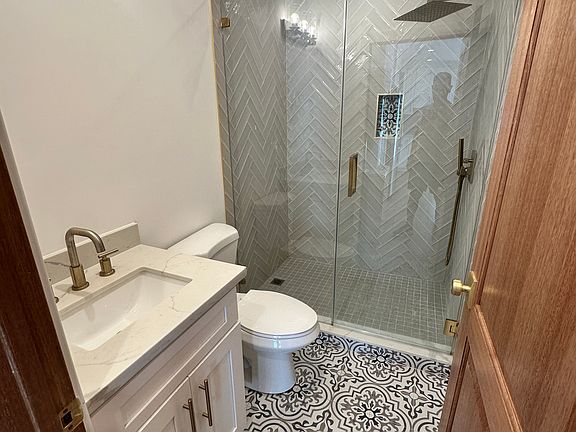 5th image of 5421 Baltimore St
