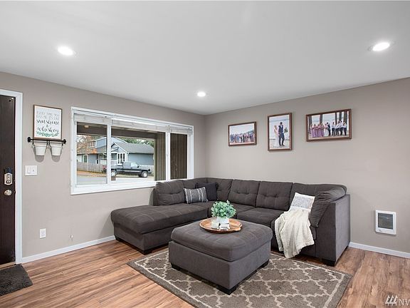 3rd image of 920 87th Ave NE