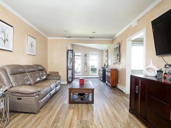 2nd image of 16432 96th St