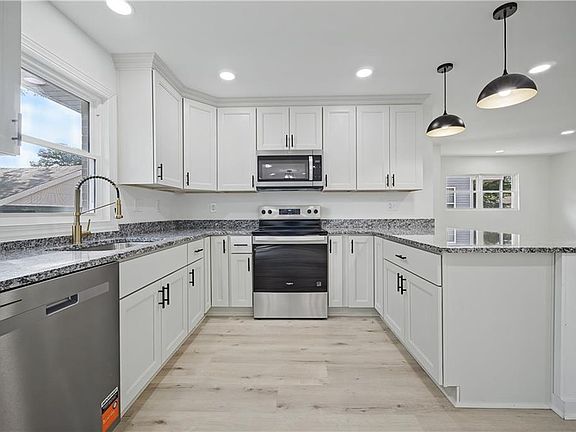 3rd image of 209 Ivey St