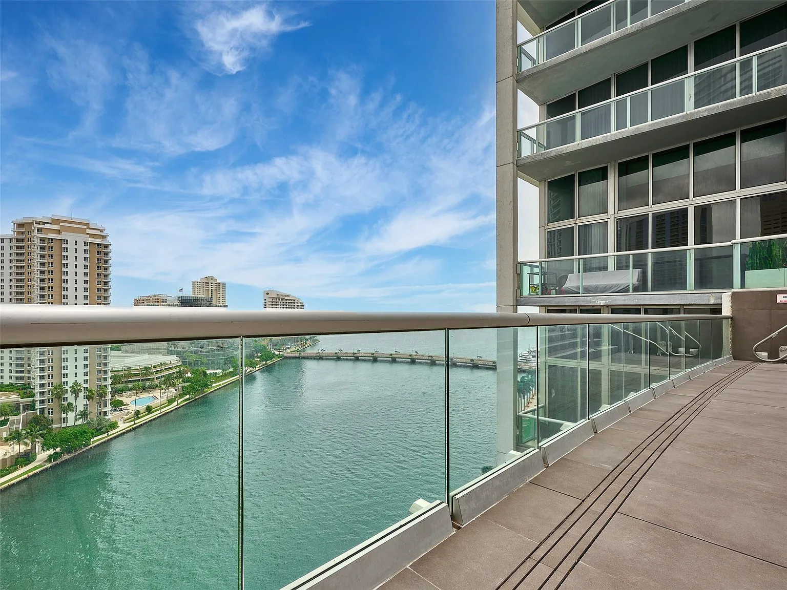1 bed, 1.0 bath, 732 sqft, $3,400 — Photo 3