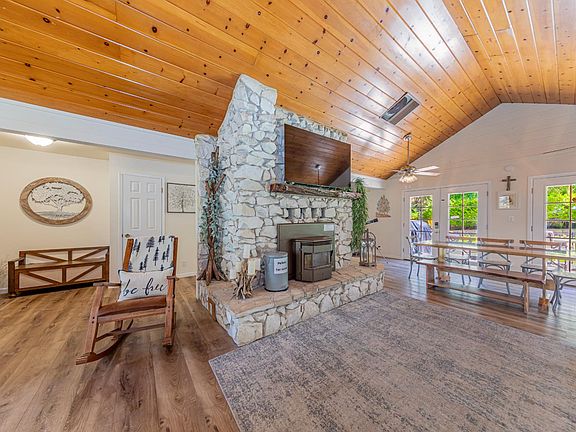 5th image of 42395 Maples Ln