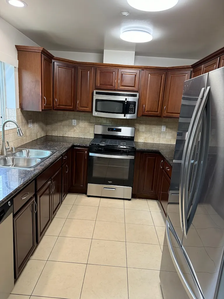 3 bed, 2.5 bath, 1740 sqft, $4,150 — Photo 3