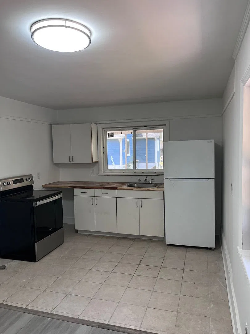 Room in 2 Bedroom Home at Davis Park Rd — Photo 2