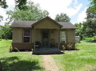 913 Marianette St, El Campo, TX 77437