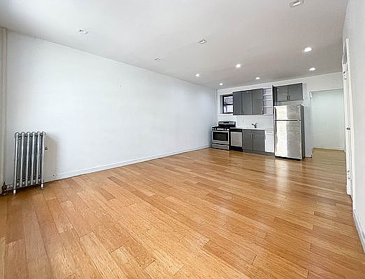2nd image of 88 Livingston St #1