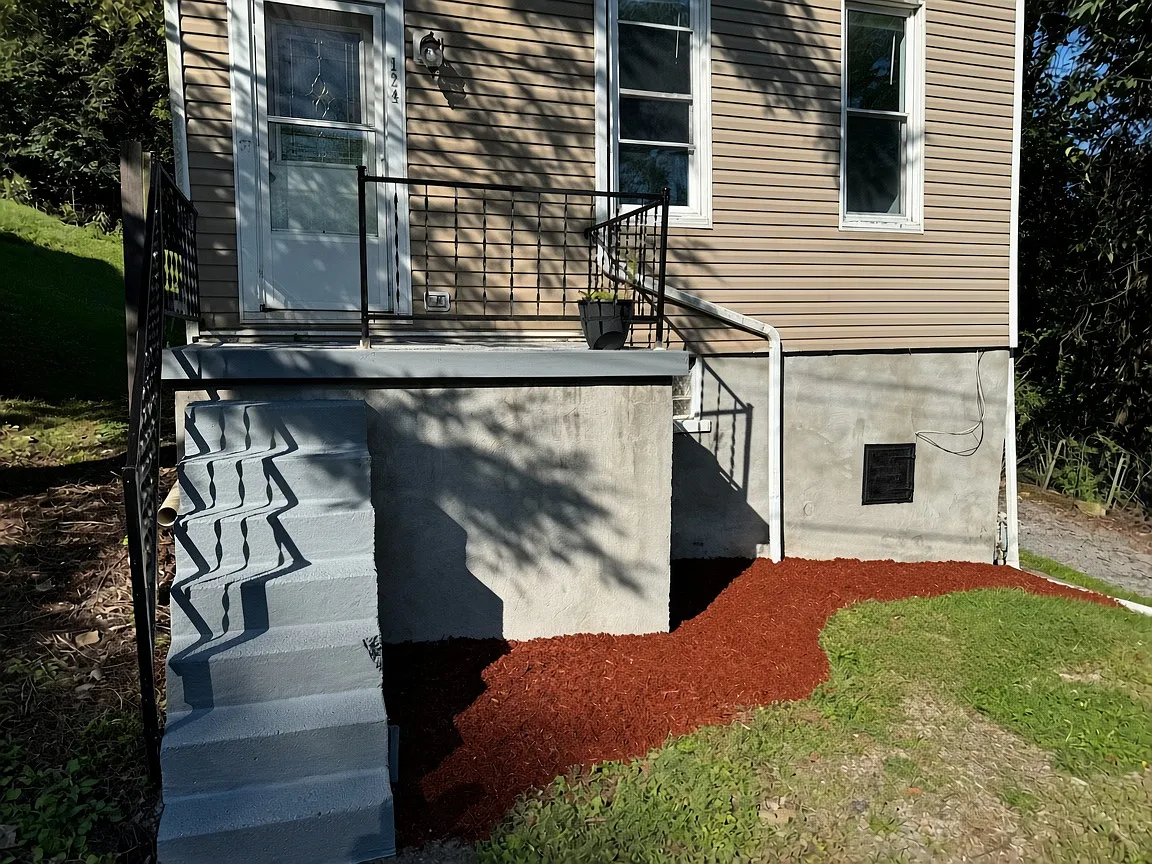 3 bed, 1.5 bath, 1518 sqft, $1,900 — Photo 2