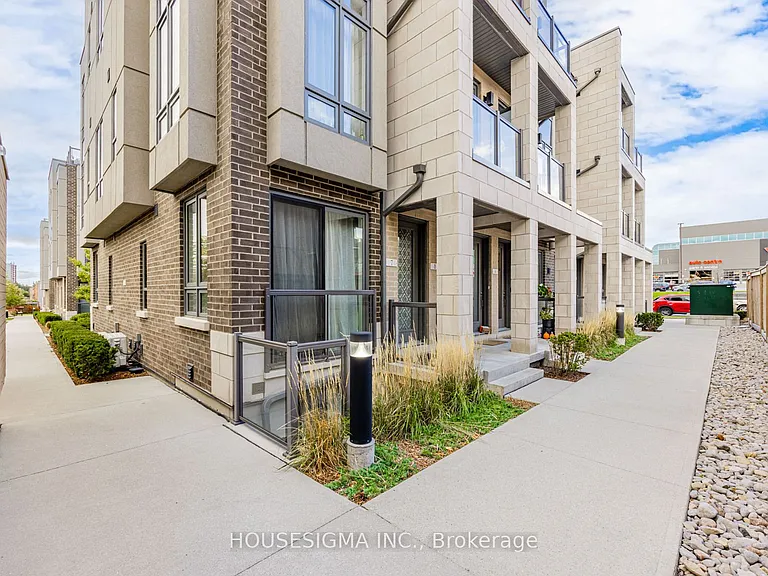 713 Lawrence Ave W #5 — Photo 2