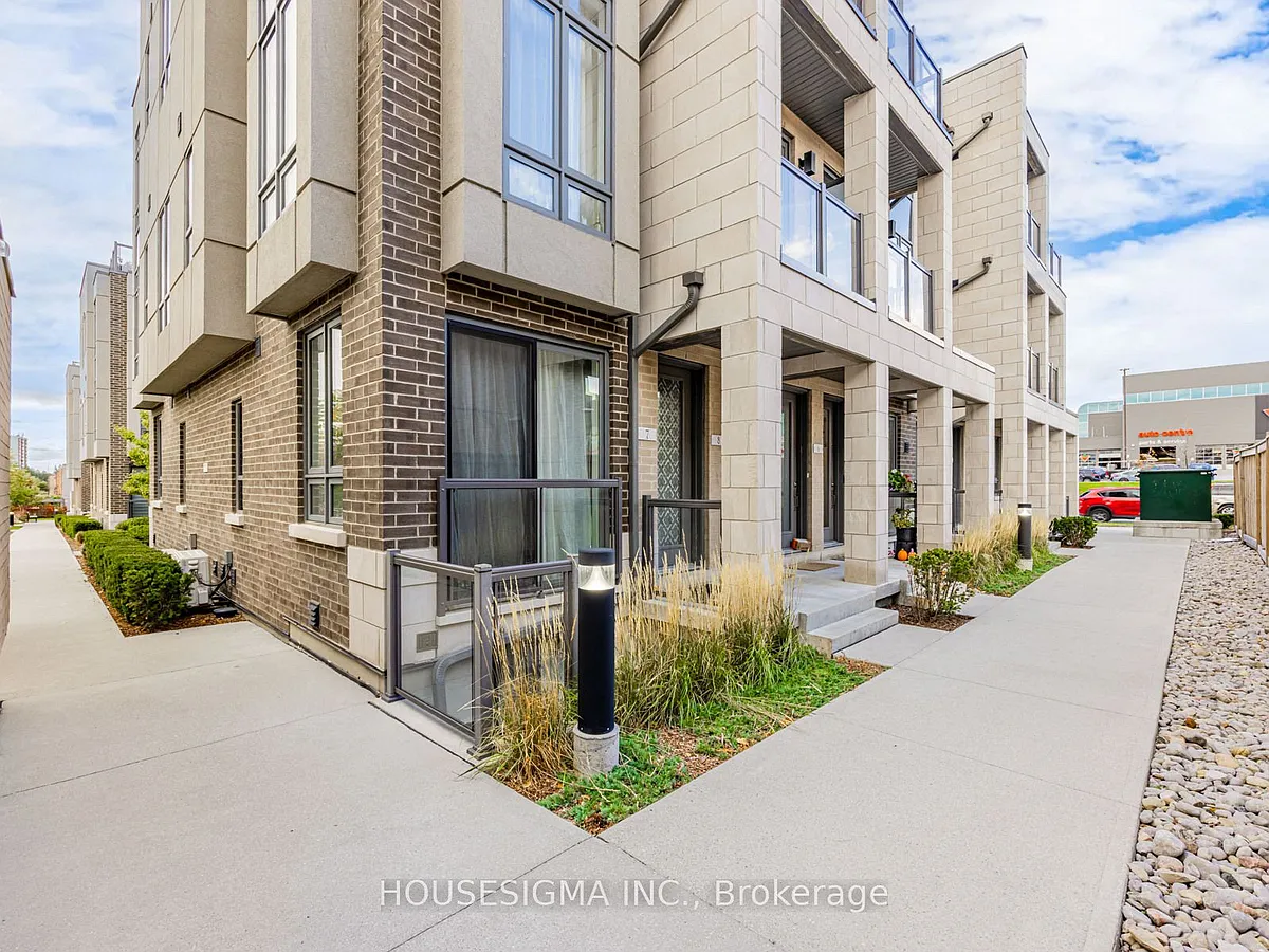 Building Photo - 713 Lawrence Ave W #5